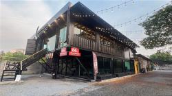 พื้นที่เปล่าให้เช่า สำหรับผู้ที่ต้องการเปิดร้านอาหาร ในทำเลสุดฮิตย่านบางนา ตั้งอยู่ใกล้สนามบินและสนามกอล์ฟชื่อดังหลายแห่ง ใจกลางเมือง 