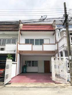 M79ให้เช่าทาวน์เฮาส์ 2 ชั้น หมู่บ้านคลองจั่นวิลล่า1 ซอยนวมินทร์ 32 ใกล้สวนสาธารณะ ใกล้เดอะมอลล์บางกะปิ