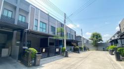 ขายทาวน์โฮม 2 ชั้น สไตล์โมเดิร์นลอท์ฟ หมู่บ้านเวิร์ฟ ติวานนท์ รังสิต เนื้อที่ 17.80 ตร.ว แต่งครบ สวย ทำเลดี ติดรถไฟฟ้า