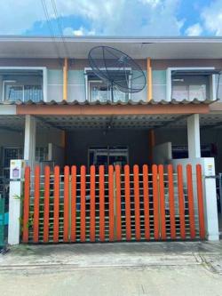ายบ้านทาวน์โฮม 2 ชั้น   หมู่บ้านแฟมิลี่ซิตี้พานทอง เนื้อที่ : 16 ตรว.พื้นที่: 2 ห้องนอน 2 ห้องน้ำ 