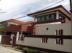  9855 RENT บ้าน หลังห้างสรรพสินค้าเซ็นทรัลบางนา ใกล้ห้างสรรพสินค้าซีคอนสแสควร์  ห้างสรรพสินค้า พาราไดซ์เดิน ห้างเมกะบางนา ทางสะดวกบนถนนศรีนครินทร์ รถไฟฟ้า BTS ศูนย์กลางแหล่งท่องเที่ยวมากมาย ใกล้ สวนหลวง ร.9 สิ่งอำนวยความสะดวกครบครัน เหมาะทำธุรกิจหลาย