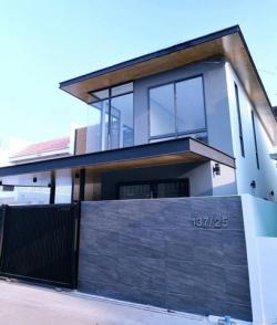 LV53157 ขาย บ้านเดี่ยว Pool Villa บ้านเดี่ยว ซอยสุขุมวิท 60/1 สไตล์โมเดิร์นใหม่ทั้งหลัง ใกล้ BTS บางจาก ตกแต่งพร้อมอยู่ พร้อมสระว่ายน้ำ
