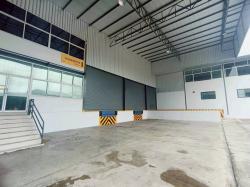 ให้เช่าโกดังบางละมุงชลบุรี  2,013   ตรม ผังส้ม โกดังสวย สะอาด ใหม่ด้านหน้า     ติดถนน 
