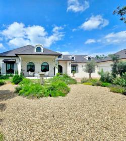 บ้านสวนหรู พรีเมี่ยม สไตล์ฝรั่งเศส พร้อมสระว่ายน้ำส่วนตัว ในโครงการคุณภาพ The Bella @แสนสราญ เชียงใหม่