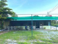 ขายบ้านพร้อมที่ดินหนองบอนแดงบ้านบึงชลบุรีทำเลดี ติดถนนซอยหลัก  เหมาะสำหรับ ค้าขาย  อยู่อาศัย  ห้องแถว