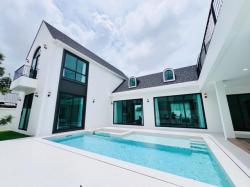 LV53186 ขาย พูลวิลล่า โครงการ Castle hills เขาชีจรรย์ ใกล้ทะเลทั้งพัทยาและสัตหีบ ใกล้เมืองพัทยาสถานที่ท่องเที่ยวยามค่ำคืน