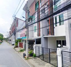 ให้เช่า ทาวน์โฮมหลังมุม 3.5 ชั้น เมืองทองธานี  4นอน  เซ็นทรัล แจ้งวัฒนะ 700ม. 352 ตร.ม.  MRTแจ้งวัฒนะปากเกร็ด 28 800 ม.