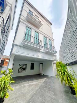 BTS พระโขนง 400 ม. Pool Villa สุขุมวิท 63-69  ให้เช่าคฤหาสน์หรู 3ชั้น 62ตร.วา.412ตร.ม.พร้อมเฟอร์ แอร์  ซ.สุขุมวิท 65-69 5 นอน 7 น้ำ  