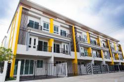 สนามบินสุวรรณภูมิ1กม. พระจอมเกล้าลาดกระบัง 1กม. ทาวน์โฮม 3ชั้น 25ตร.วา. 285ตร.ม. จัดเต็มเฟอร์ 4นอน APLลาดกระบัง 4.3กม รพ.จุฬารัตน์ 8 400ม.  