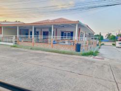 บ้านเดี่ยวหลังริมติดถนนสายเมน์ทำเลค้าขาย เนื้อที่60ตารางวา 3ห้องนอน2ห้องน้ำ