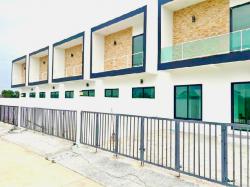 รร.วัดบ้านหีบ 1.8 กม. ให้เช่าทาวน์เฮาส์ใหม่ 2 ชั้น โลตัส นิคมโรจนะ อยุธยา 2กม. 26ตร.วา.206 ตร.ม.