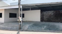 ให้เช่าโกดังใกล้ถนนบายพาส ชลบุรี เข้าซอยบ้านสวน-เลี่ยงเมือง 5 เพียง 200 เมตรพื้นที่ใช้สอยทั้งหมด 360 ตารางเมตร