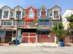 หมู่บ้านลัลลี่วิลล์2 แพรกษา เทพารักษ์ ทาวน์เฮ้าส์ 3 ชั้น เนื้อที่ 22.30 ตร.ว ทำเลดี ราคาไม่แพง