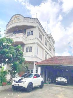 มีสนามหญ้าหน้าบ้าน 178 ตร.วา.แฟชั่น 1.6กม.ขาย ให้เช่า บ้านหลังใหญ่ 3.5ชั้น 4นอน 4น้ำ 720 ตร.ม.  MRT คู้บอน 900 ม.ถ.รามอินทรา คู้บอน