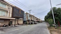 อาคารพาณิชย์ ศรีราชา - ไร่กล้วย ตึก 3 ชั้น พร้อมเฟอร์ เข้าอยู่ได้เลย TP-C1461