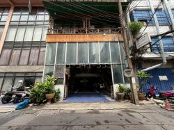 ขายอาคารพาณิชย์ 2 คูหา 4 ชั้น โครงสร้างแข็งแรงมาก โบ๊เบ๊ ซ.วัดบรมนิวาส แยก 4 ใจกลางเมือง เหมาะลงทุนปล่อยเช่า 