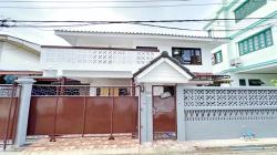 MRT ห้วยขวาง 699ม คฤหาสน์ 2ชั้น ใกล้7-11 20เมตร ไม่เคยอยู่ รัชดา  3-4นอน 3ปีมีครั้ง  เหม่งจ๋าย ประชาราษฏร์บำเพ็ญ12-19  3แอร์ 