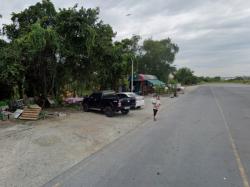 หน้านิคมลาดกระบัง บนพื้นที่สีแดง ฉลองกรุง 35-40  ที่ดินให้เช่า 33 ไร่ ติดถนนฉลองกรุง  หน้าที่ดินมีร้าน 7-Eleven เช่าอยู่