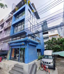 สุขุมวิท91-99 โลตัสอ่อนนุช  70ม.ถึง บางจาก กระจกทั้งหลัง  ติด7-11 5ก้าว  อาคารออฟฟิศ5 ชั้น ห้องมุม  290ตร.ม. เซ็นทรัล 3.2 กม. BTSพระโขนง  