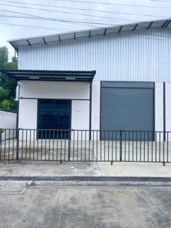 โรบินสัน ศรีสมาน  900ม. ให้เช่าโกดัง พร้อมออฟฟิศ 250 ตร.ม. 70 ตร.วา. ไทวัสดุ ศรีสมาน 2.2 กม. 1 นอน 1 ออฟฟิศ 3 น้ำ 