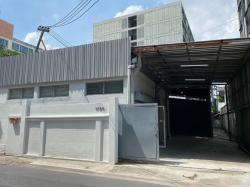  ให้เช่าโกดังพร้อมออฟฟิศ ขนาด 400 ตารางเมตร ใกล้ถไฟฟ้า MRT รัชดา-ลาดพร้าว