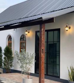 บ้านเดี่ยวหลังเล็ก อยู่สบาย ใกล้โรงเรียนนานาชาติ ABS 10 กม. บรรยากาศอบอุ่น เงียบสงบ เครื่องใช้ไฟฟ้าครบ