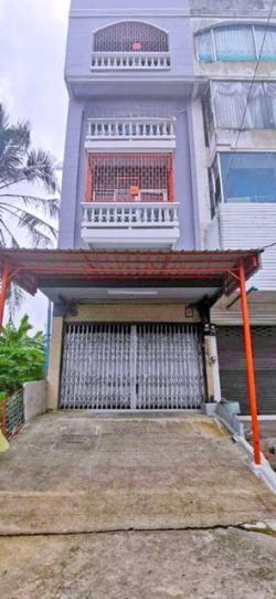 ร่มเกล้า 385ตร.ม.ARLลาดกระบัง 749ม.ให้เช่าอาคารพาณิชย์ 4.5 ชั้น หลังมุม 24 ตร.วา.  ถนนใหญ่ 5 นอน 4 น้ำ 