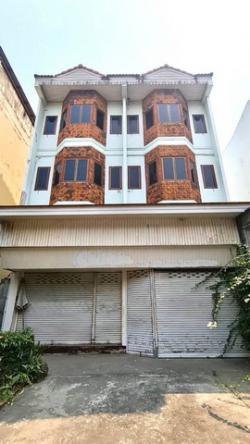 อาคารพาณิชย์ - 48 ตร.ว. 5 BEDROOM 4 ห้องน้ำ ไม่ไกลจาก ประตูท่าแพ สภาพดี