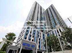 Condo. Metro Sky Wutthakat 22square meter 1BEDROOM 12000 B. เข้าออกได้หลายทาง เป็นคอนโดพร้อมอยู่ มีการตกแต่งภายในเพิ่มเติมได้แบบเรียบหรู และมีทำเลสวยสามารถมองเห็นวิวเมือง พร้อมพื้นที่ส่วนกลาง และสิ่งอำนวยความสะดวกครบครัน ทั้งสระว่ายน้ำ ห้องออกกำลังกา