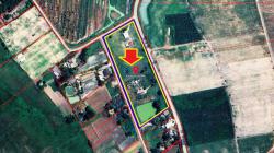 พื้นที่ดิน -  พ.ท. 4451 sq.wa 13200000 THAI BAHT ไม่ไกลจาก ห่างจากถนนหลัก ถนนสายเศรษฐกิจ ถนนสาย 331 เข้ามาเพียง 6 กิโลเมตร และเป็นถนนซีเมนขนาดกว้าง ที่ดินเป็นที่ถมแล้ว เหมาะทำการเกษตร หรือประกอบธุรกิจ เป็นรีสอร์ท หรือคาเฟ่กลางน้ำตามความนิยม (ที่ดินน่