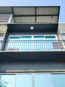 ประชาชื่น 30-38  ให้เช่าทาวน์เฮ้าส์ 3 ชั้น MRT วงศ์สว่าง 2.0 กม. ม.ธุรกิจบัณฑิตย์ 2.0 กม. 3 นอน 3 น้ำตลาดบองมาร์เช่ 1.2 กม