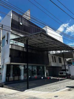 รหัสC6884 ให้เช่าอาคารพาณิชย์ 4ชั้น ย่านถนนกิ่งแก้ว บางนา เหมาะกับกิจการหลายอย่าง ที่จอดรถมีหลายคัน