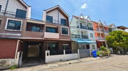 ให้เช่าทาวโฮม3ชั้น หมู่บ้านลูกกอลฟ์พรีเมี่ยม ใจกลางเมืองทองธานี ใกล้ทางด่วน และรถไฟฟ้าสายสีชมพู 