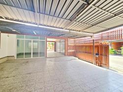 ให้เช่าบ้านกว้าง รามอินทรา 113–119 3นอน  ทำเลใกล้ MRTบางชัน 800 ม.เขตมีนบุรี  74ตร.วา 274 ตร.ม.   ถนนรามอินทรา กาญจนาภิเษก Motorway 