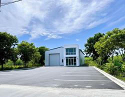 กรุงเทพกรีฑา ร่มเกล้า 3 กม. ฉลองกรุง ARLลาดกระบัง 3.1กม. โชว์รูม ให้เช่าโกดัง 400 ตร.ม.  สนามบินสุวรรณภูมิ 3.5 กม.ตลาดหัวตะเข้ใหม่ 1.1 กม.