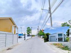 กรุงเทพกรีฑา ร่มเกล้า 3 กม. โชว์รูม ขายโกดัง 402ตร.ม.  สนามบินสุวรรณภูมิ 3.5 กม.ฉลองกรุง ARLลาดกระบัง 3.1กม.ตลาดหัวตะเข้ใหม่ 1.1 กม.