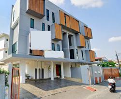 ลาดพร้าว 1.75 กม.ใกล้รัชดา เซ็นทรัลพลาซา MRTลาดพร้าว 965ม. ให้เช่า Home Office 4ชั้น  52ตร.ว. 302 ตร.ม. จอดรถได้ 6 คัน แอร์6ครบทุกห้อง