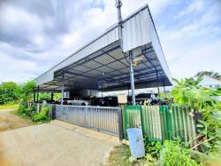  หน้ากว้าง ใกล้ถนนใหญ่ นิคมลาดกระบัง 1.96 กม.  ถูกที่สุดในกรุงเทพ ตลาดนครฉลองกรุง 1.47 กม. ขายโกดัง  100 ตร.วา. 400 ตร.ม. รร.ลำพะอง 440 ม.