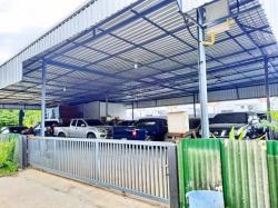 นิคมลาดกระบัง 1.96 กม.  ถูกที่สุดในกรุงเทพ 60 กว่าบาทต่อตรม. ตลาดนครฉลองกรุง 1.47 กม. ให้เช่า 402ตร.ม. รร.ลำพะอง 440 ม. ใกล้ถนนใหญ่ 