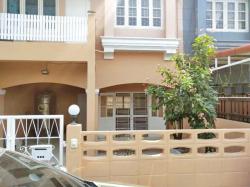 ซ.ลาดพร้าว 83-89 ม.รัตนบัณฑิต 2.4 กม. ให้เช่าทาวน์เฮ้าส์ 2 ชั้น 3 นอน 2 น้ำ ร่มรื่น อิมพีเรียลเวิลด์ ลาดพร้าว 1.1 กม. ถ.ลาดพร้าว นาคนิวาส