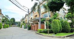 ให้เช่าด่วน ทาวน์โฮมหรู 3 ชั้น 25 ตร.วา. 300 ตร.ม. พร้อมเฟอร์ฯ  ติดถนนสามัคคี 4 นอน แม็คโคร แจ้งวัฒนะ 1.7 กม. ม.ธุรกิจบัณฑิตย์ 800ม. 4นอน 
