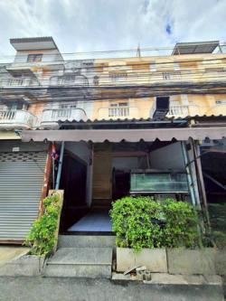 อาคารพาณิชย์  ซ.เพชรงาม ต.แพรกษาใหม่ อ.เมือง  จ.สมุทรปราการ