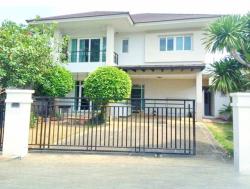 เซ็นทรัล แจ้งวัฒนะ 1 กม. บ้าน2 ชั้นพร้อมสวน 74 ตร.วา. 294 ตร.ม. ทำเลยอดเยี่ยม  MRT เลี่ยงเมืองปากเกร็ด 600 ม. จัดเต็มเฟอร์ฯ 3นอน 3น้ำ 