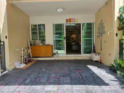 ขายทาวน์โฮม 3 ชั้น บ้านกลางเมือง สาทรตากสิน เนื้อที่ 20 ตรว 3นอน 3น้ำ บ้านหลังมุม ปรับปรุงใหม่ สภาพดี มีบิวอินบางส่วน - ghd000103