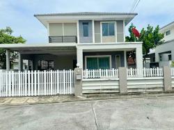 นิคมปิ่นทอง2 52 ตร.วา.​ 212 ตร.ม. รพ.สมิติเวชศรีราชา 3.3 กม 3 นอน 3 น้ำ เจปาร์ค ศรีราชา 3.9กม. คฤหาสน์ ให้เช่าบ้านเดี่ยว 2 ชั้นหรูหรา 