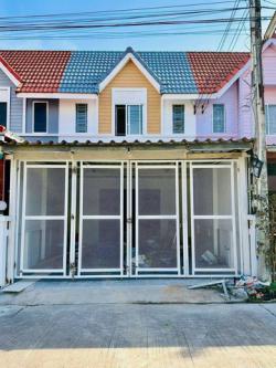 รีโนเวทใหม่ทาวน์เฮ้าส์2ชั้น โซนอ่าวอุดมแหลมฉบัง หน้าบ้านไม่ชนใคร