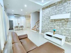 ให้เช่าบ้านเดี่ยว 2 ชั้นพร้อมเฟอร์ฯ MRT ศรีด่าน 900ม. MRTสำโรง2.79 กม. 3 นอน 2 น้ำ ซ.สุขุมวิท 111-115  แจส เออเบิร์น ศรีนครินทร์ 1.3 กม.