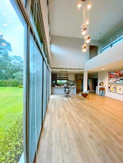 MRTราษฎร์พัฒนา900ม. 6นอน เช่าคฤหาสน์หรู 2 ชั้น รร.นานาชาติฮีทฟิลด์ 2 กม. 1ไร่ 200ตร.วา.  กว้าง  6 น้ำ ทำเลมีนบุรี  ตลาดน้ำขวัญเรียม 1.6 กม.