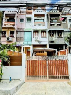 โลตัส สุขุมวิท105 650 ม.ลาซาล18-26  จัดเต็มเฟอร์ฯ 3นอน 2น้ำ  BTSแบริ่ง 1.3กม. ให้เช่าทาวน์เฮ้าส์สุดหรู 3 ชั้น หรูหรา  24ตร.วา. 274ตร.ม. 