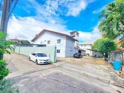 โกดังอออฟฟิศ 2ชั้น 5นอน 820ตร.ม. นวมินทร์ 20-28  MRTลาดพร้าว101 2.8 กม. เดอะมอล์  บนที่ดินครึ่งไร่  ตลาดปัฐวิกรณ์ 3 กม. MRT บางกะปิ 2.2 กม. 